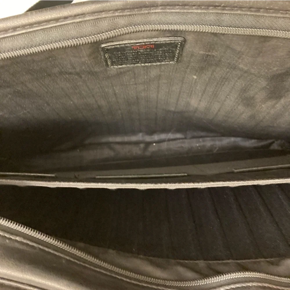 Tumi black leather mens briefcase bag